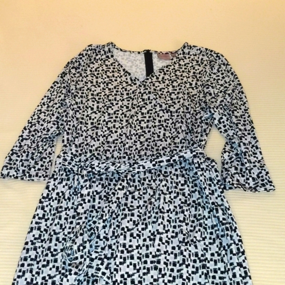 Black And White Patterned Chicos Jersey Dress - image 5